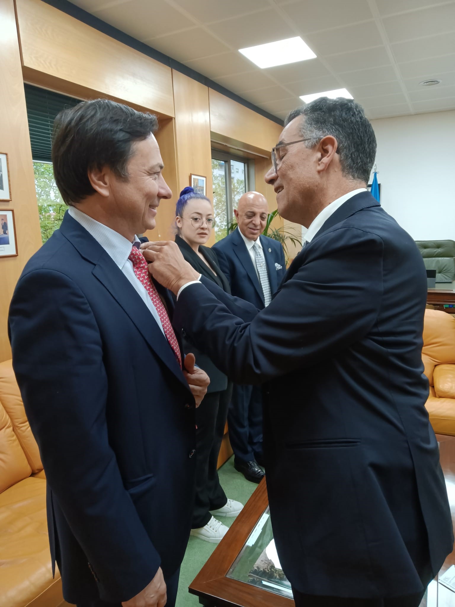 A large delegation visits the IOC International Olive Council